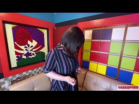 ❤️ Cutie Japanese pẹlu awọn omu nla ṣe baraenisere pẹlu awọn nkan isere ibalopọ ati pe o ni orgasm kan. O sọrọ ninu ifọrọwanilẹnuwo kan nipa iriri onibaje rẹ. Awọn ori omu nla ati obo ti o ni irun ti n kerora. Osaka onihoho ❤ Ohun onihoho ti ile ️❤
