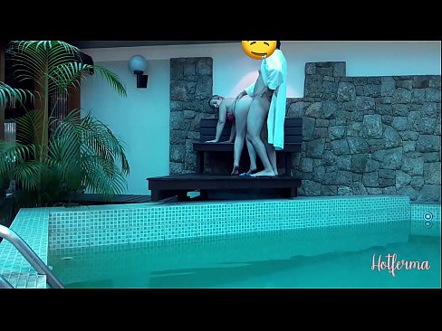 ❤️ Oga pe iranṣẹbinrin si awọn pool, sugbon ko le koju kan gbona ❤ Ohun onihoho ti ile ️❤